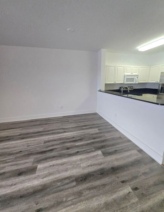 For Rent: $2,350 (3 beds, 2 baths, 1556 Square Feet)