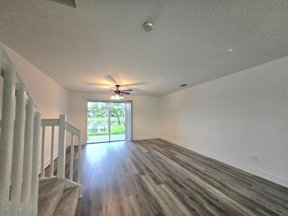 For Rent: $2,350 (3 beds, 2 baths, 1556 Square Feet)