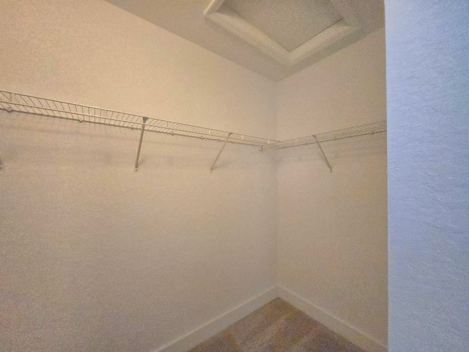 For Rent: $2,350 (3 beds, 2 baths, 1556 Square Feet)