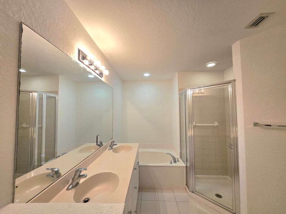 For Rent: $2,350 (3 beds, 2 baths, 1556 Square Feet)