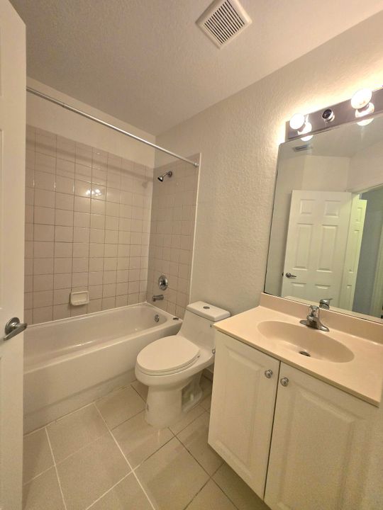 For Rent: $2,350 (3 beds, 2 baths, 1556 Square Feet)