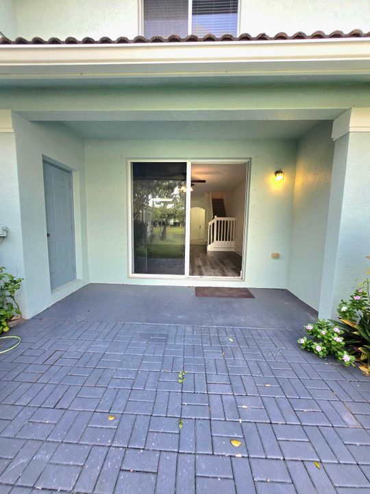 For Rent: $2,350 (3 beds, 2 baths, 1556 Square Feet)