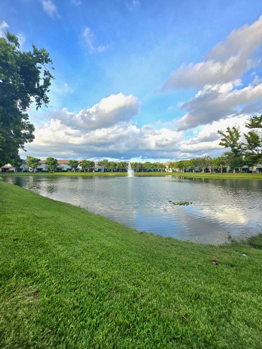 For Rent: $2,350 (3 beds, 2 baths, 1556 Square Feet)