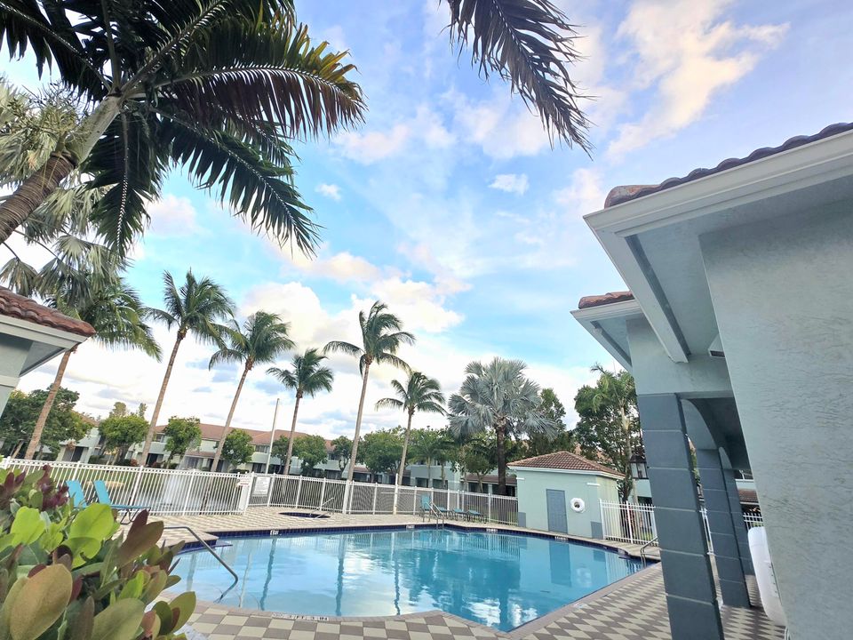 For Rent: $2,350 (3 beds, 2 baths, 1556 Square Feet)