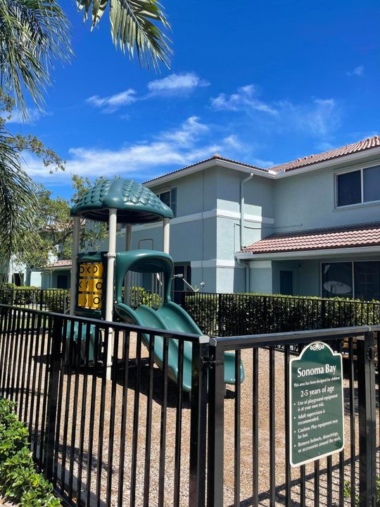 For Rent: $2,350 (3 beds, 2 baths, 1556 Square Feet)