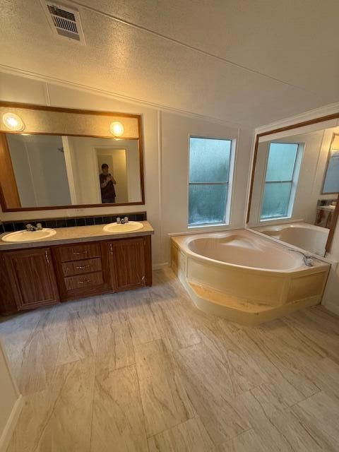 For Rent: $3,000 (4 beds, 2 baths, 1512 Square Feet)