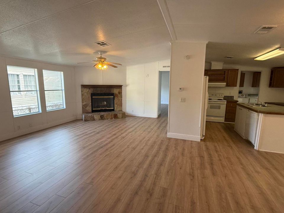 For Rent: $3,000 (4 beds, 2 baths, 1512 Square Feet)