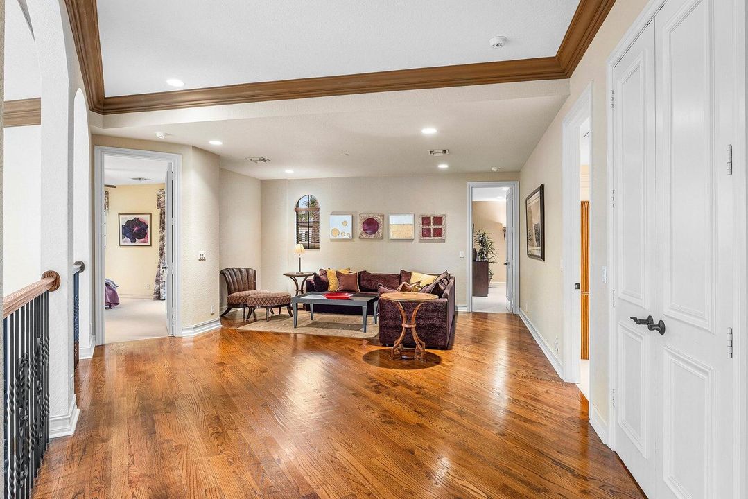 For Sale: $2,899,900 (5 beds, 5 baths, 5480 Square Feet)