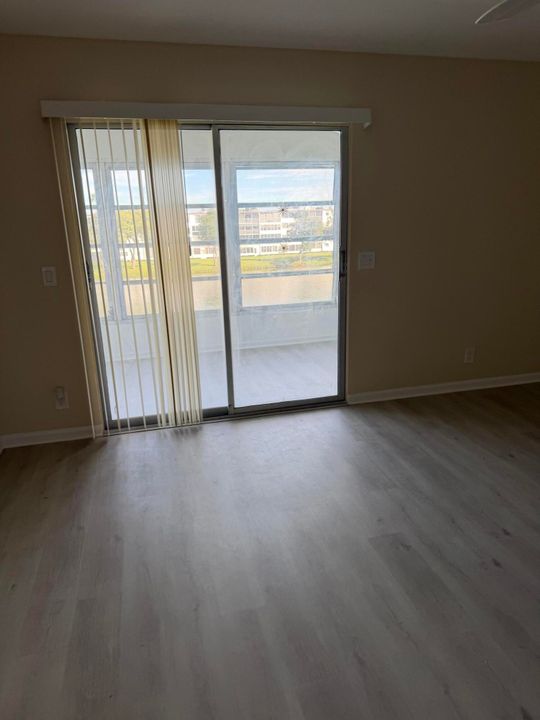 На продажу: $159,900 (1 спален, 1 ванн, 738 Квадратных фут)