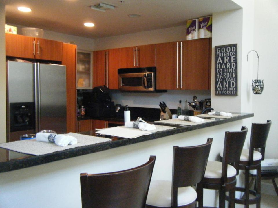 For Rent: $2,500 (1 beds, 1 baths, 916 Square Feet)