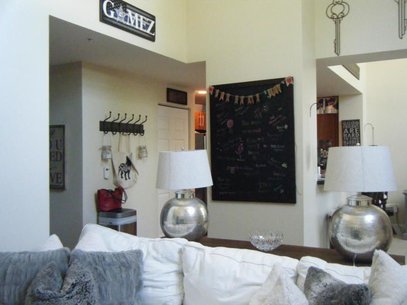 For Rent: $2,500 (1 beds, 1 baths, 916 Square Feet)