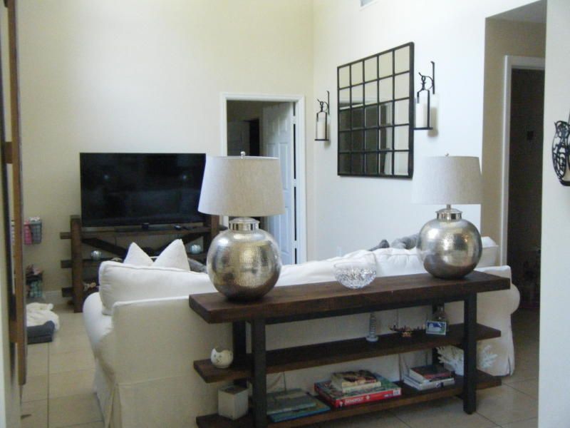 For Rent: $2,500 (1 beds, 1 baths, 916 Square Feet)