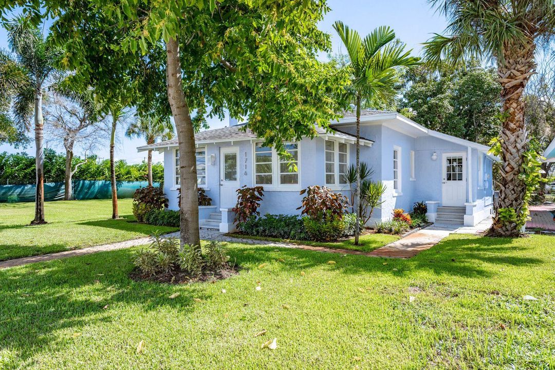 For Rent: $3,250 (3 beds, 2 baths, 1209 Square Feet)