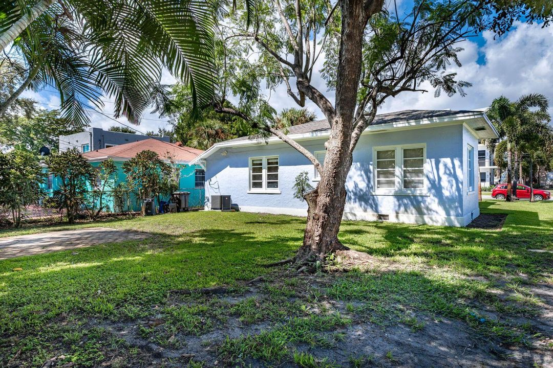 For Rent: $3,250 (3 beds, 2 baths, 1209 Square Feet)