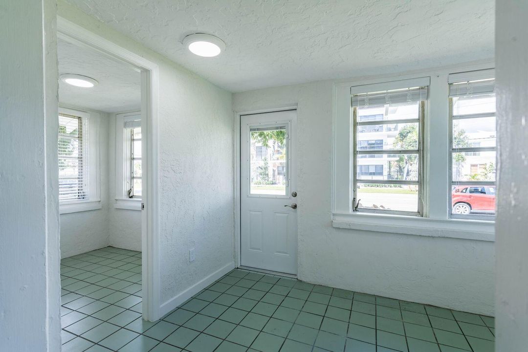 For Rent: $3,250 (3 beds, 2 baths, 1209 Square Feet)