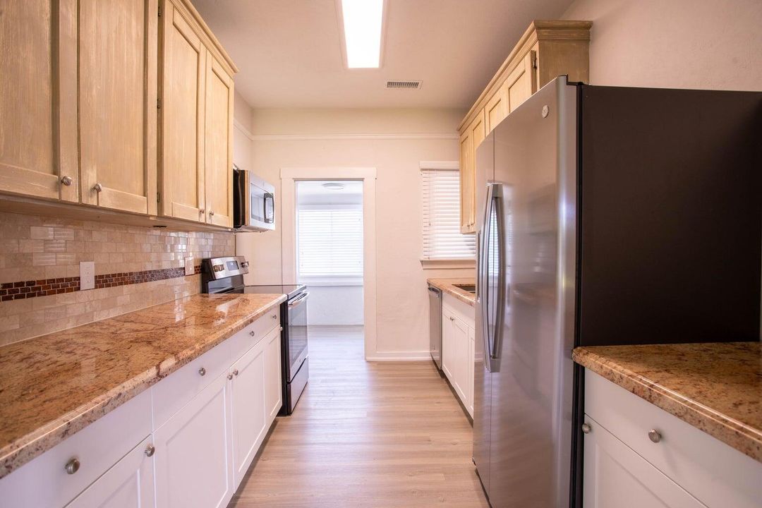 For Rent: $3,250 (3 beds, 2 baths, 1209 Square Feet)