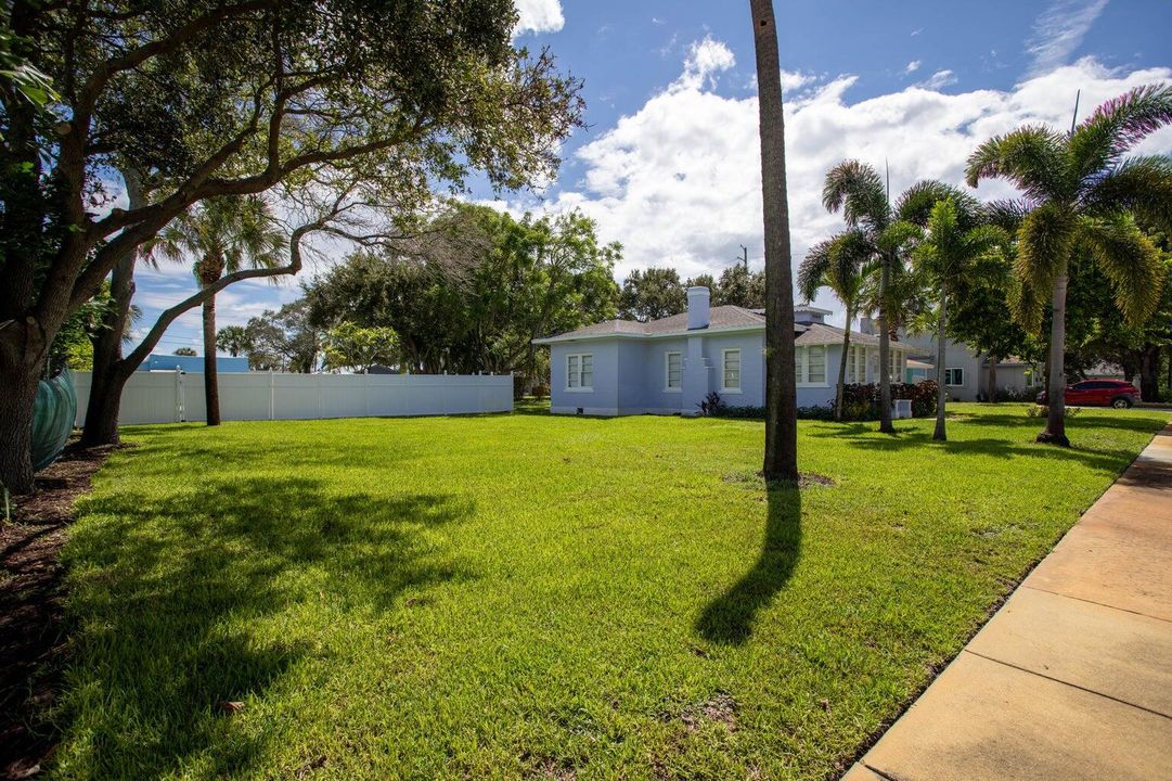 For Rent: $3,250 (3 beds, 2 baths, 1209 Square Feet)