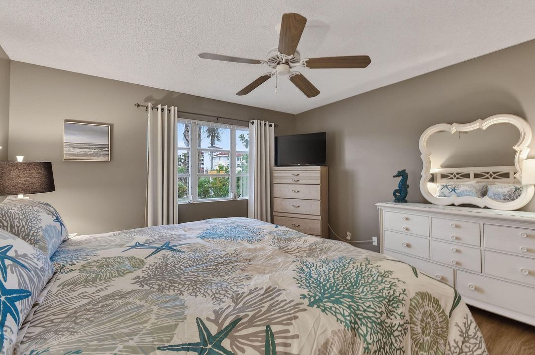 出租: $4,750 (2 贝兹, 2 浴室, 1250 平方英尺)