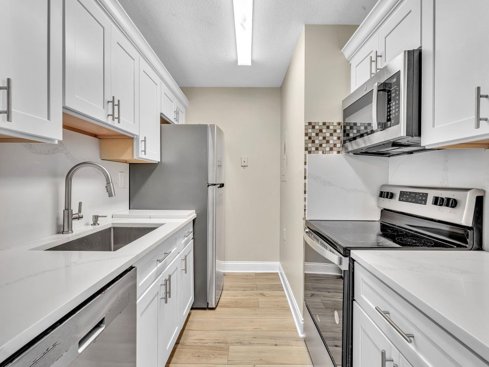 For Rent: $1,650 (2 beds, 1 baths, 708 Square Feet)