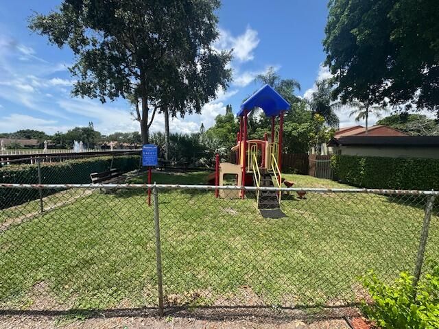 出租: $1,900 (2 贝兹, 2 浴室, 1115 平方英尺)