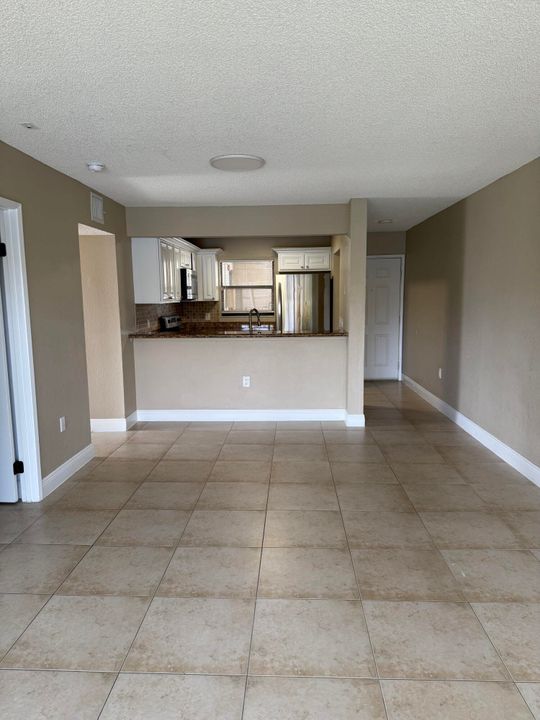 出租: $1,950 (2 贝兹, 2 浴室, 928 平方英尺)