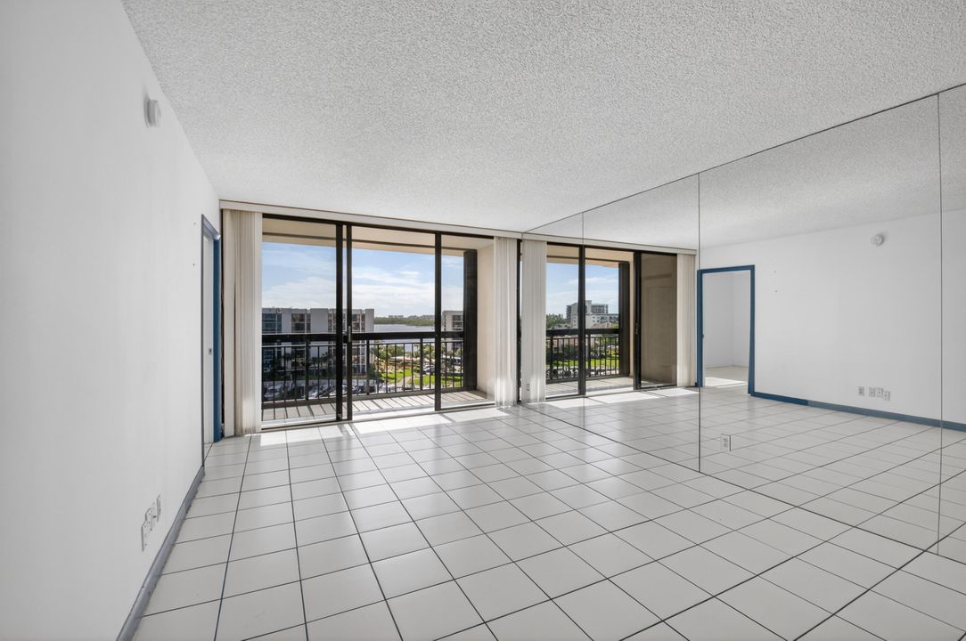 待售: $479,000 (2 贝兹, 2 浴室, 1020 平方英尺)