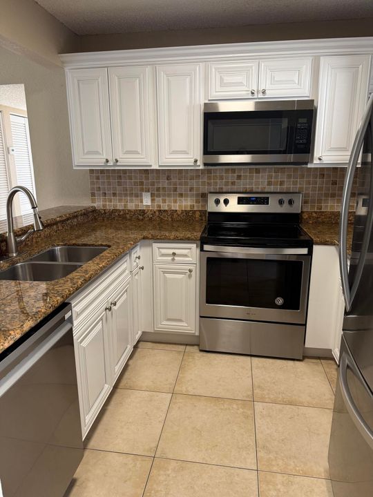 出租: $1,950 (2 贝兹, 2 浴室, 928 平方英尺)