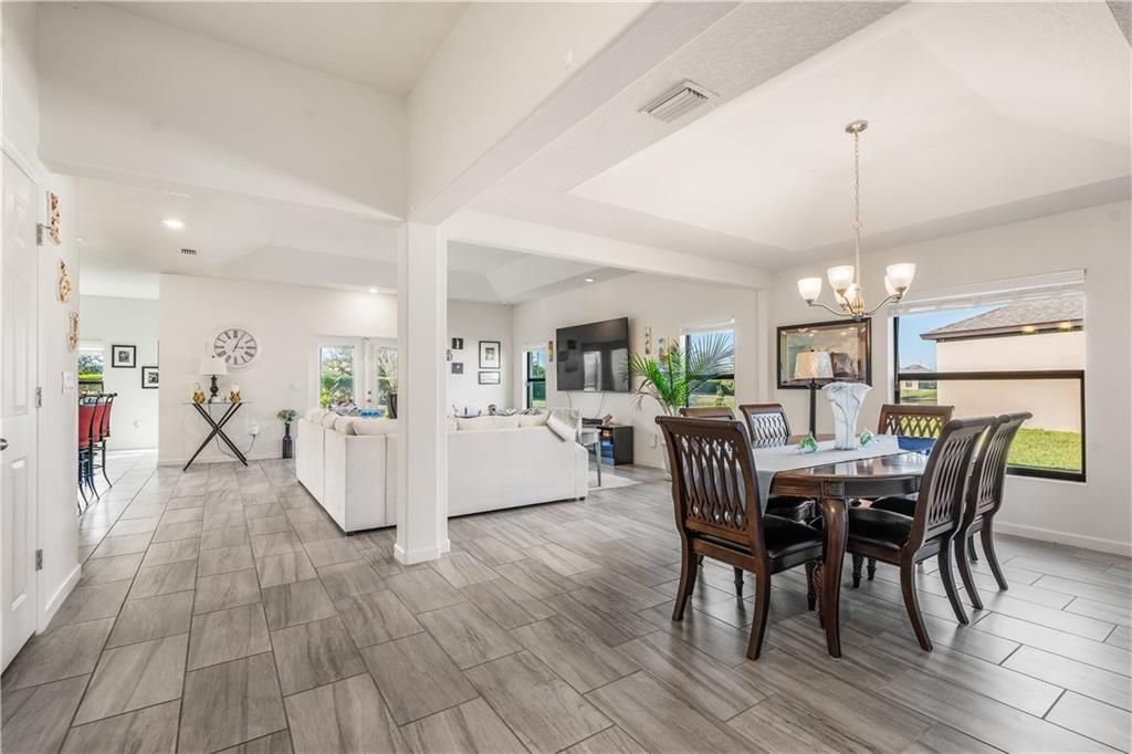 En Venta: $549,999 (4 camas, 3 baños, 2856 Pies cuadrados)