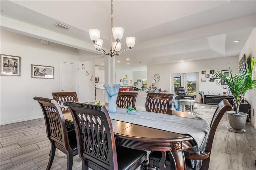 En Venta: $549,999 (4 camas, 3 baños, 2856 Pies cuadrados)