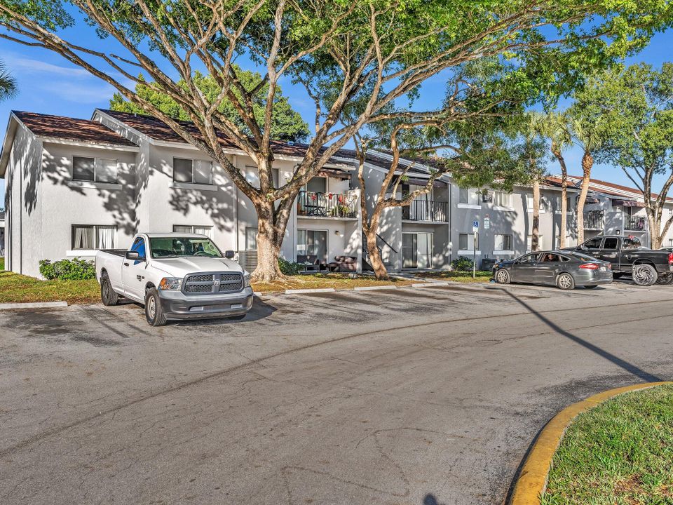 For Rent: $1,650 (2 beds, 1 baths, 708 Square Feet)