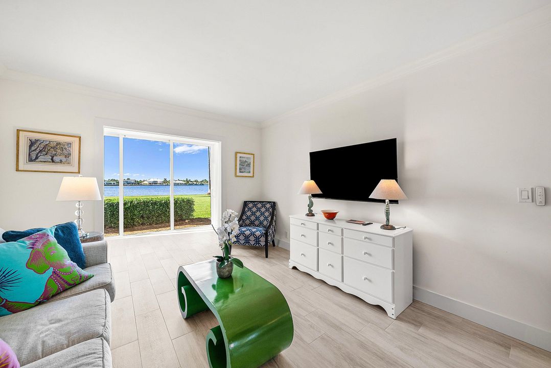 В аренду: $12,500 (2 спален, 2 ванн, 1168 Квадратных фут)