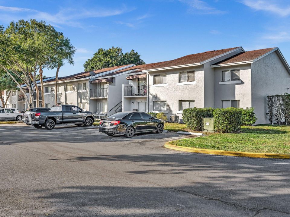 For Rent: $1,650 (2 beds, 1 baths, 708 Square Feet)