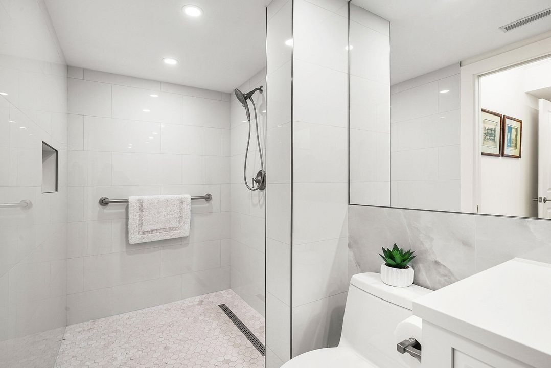 В аренду: $12,500 (2 спален, 2 ванн, 1168 Квадратных фут)