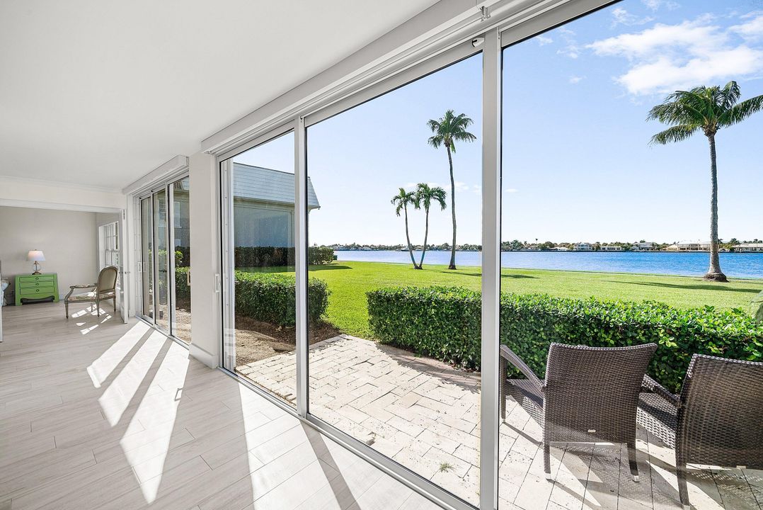 В аренду: $12,500 (2 спален, 2 ванн, 1168 Квадратных фут)