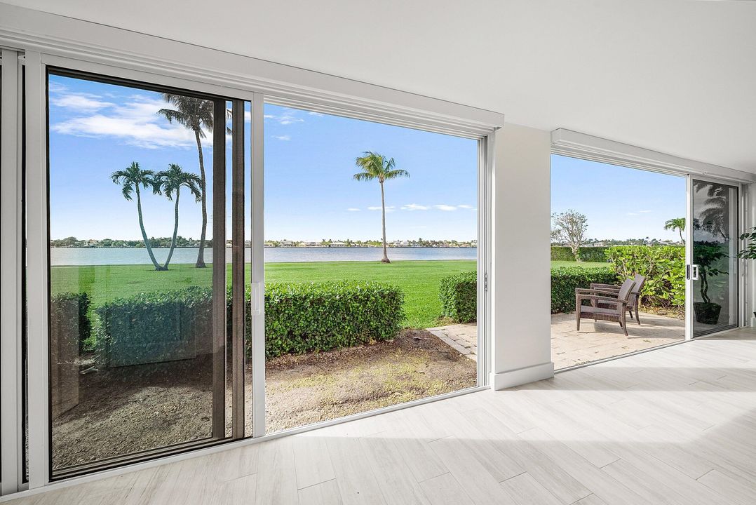 В аренду: $12,500 (2 спален, 2 ванн, 1168 Квадратных фут)