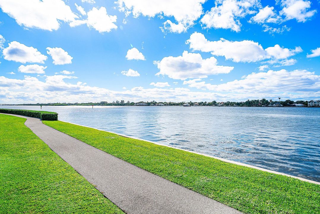 В аренду: $12,500 (2 спален, 2 ванн, 1168 Квадратных фут)