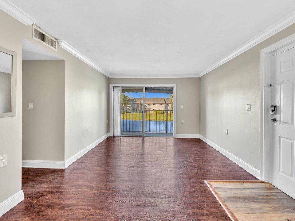 For Rent: $1,650 (2 beds, 1 baths, 708 Square Feet)