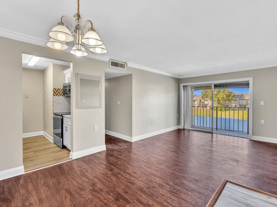 For Rent: $1,650 (2 beds, 1 baths, 708 Square Feet)