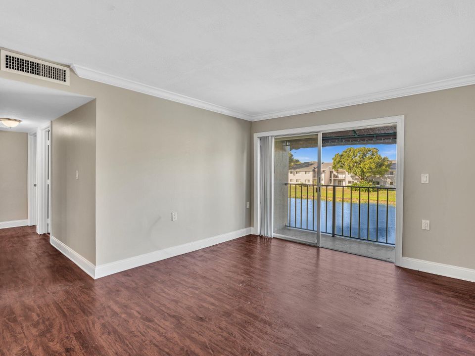 For Rent: $1,650 (2 beds, 1 baths, 708 Square Feet)