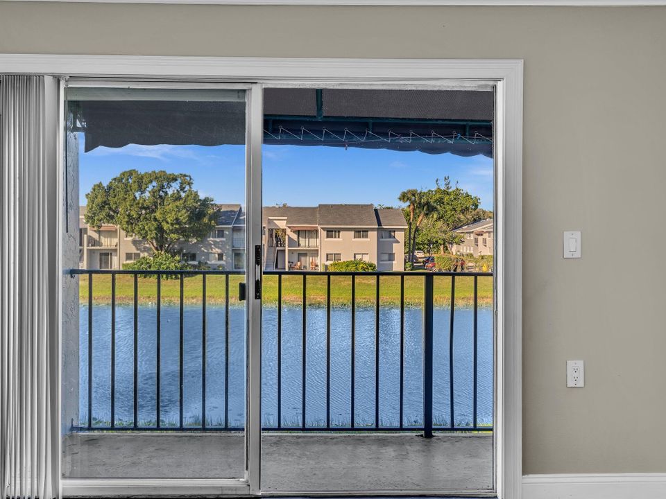 For Rent: $1,650 (2 beds, 1 baths, 708 Square Feet)