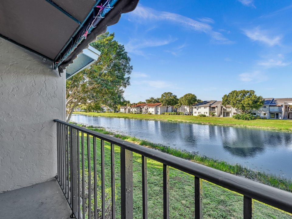 For Rent: $1,650 (2 beds, 1 baths, 708 Square Feet)