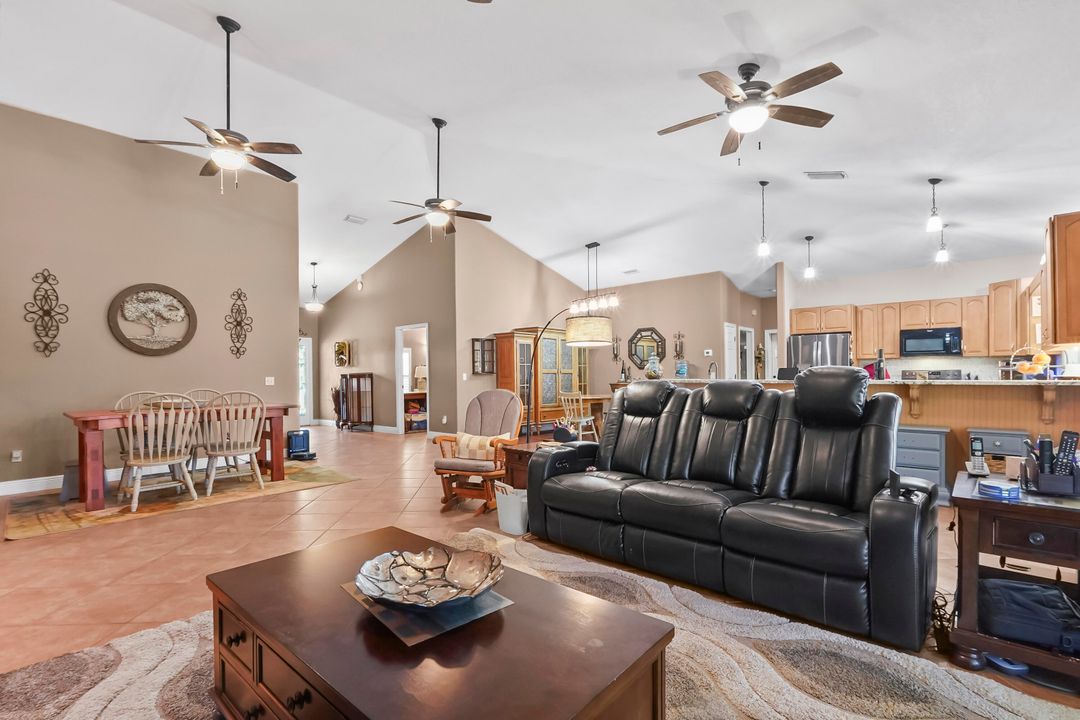 待售: $825,000 (6 贝兹, 3 浴室, 3515 平方英尺)