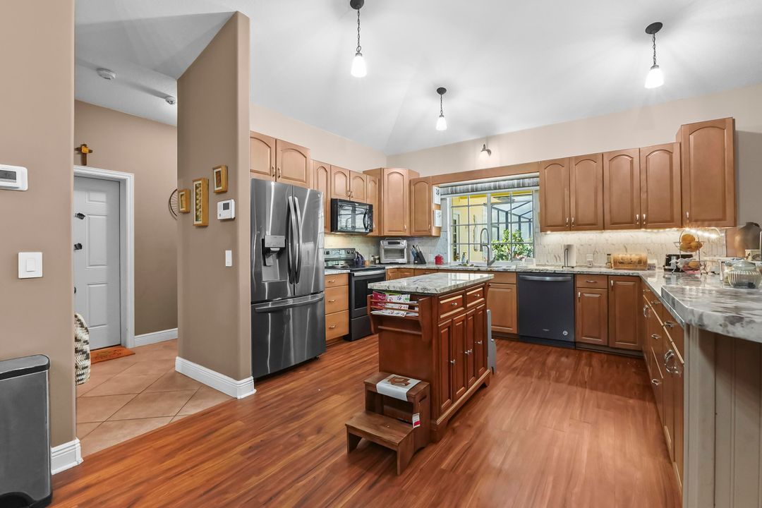 待售: $825,000 (6 贝兹, 3 浴室, 3515 平方英尺)