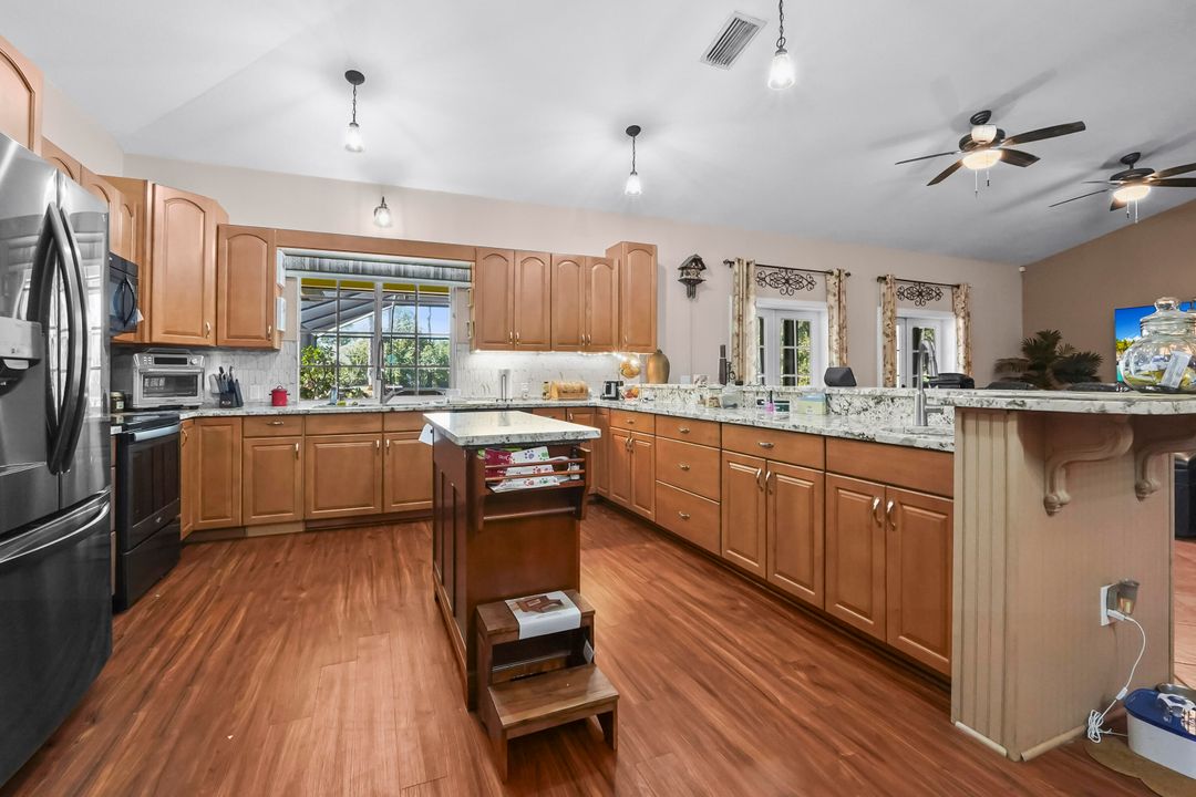 待售: $825,000 (6 贝兹, 3 浴室, 3515 平方英尺)