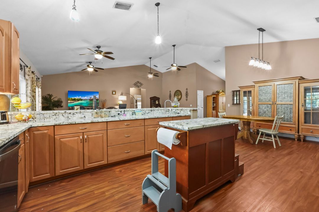 待售: $825,000 (6 贝兹, 3 浴室, 3515 平方英尺)