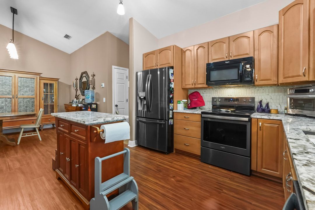 待售: $825,000 (6 贝兹, 3 浴室, 3515 平方英尺)