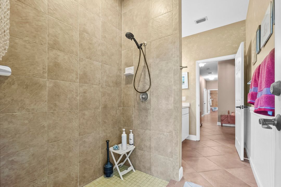 待售: $825,000 (6 贝兹, 3 浴室, 3515 平方英尺)