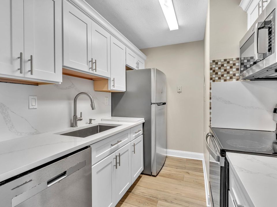 For Rent: $1,650 (2 beds, 1 baths, 708 Square Feet)