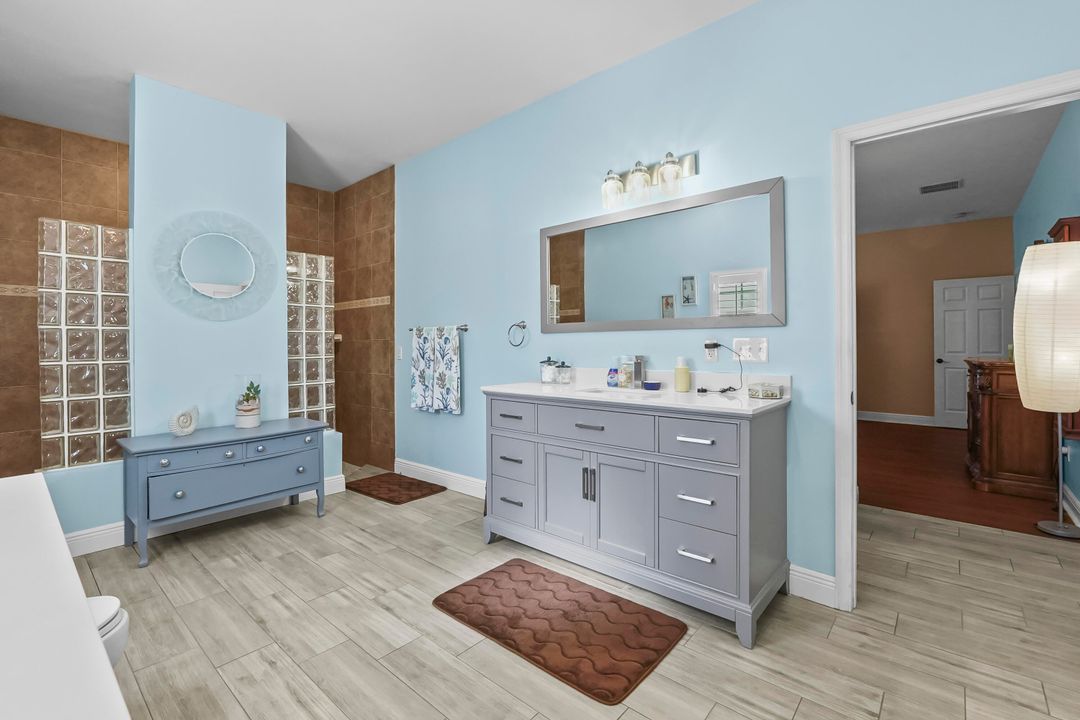 待售: $825,000 (6 贝兹, 3 浴室, 3515 平方英尺)