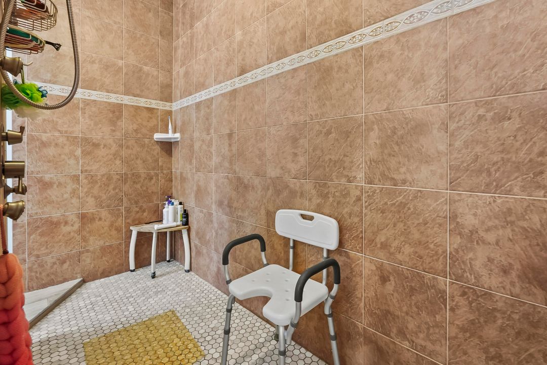 待售: $825,000 (6 贝兹, 3 浴室, 3515 平方英尺)